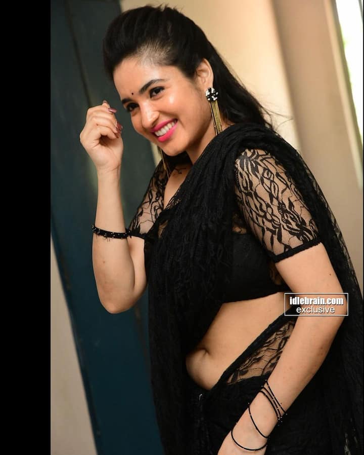 చిన్న చిన్న సినిమాల్లో ఆమె నటించడం వల్ల ఈమె గురించి పెద్దగా ప్రేక్షకులకు తెలియదు. -Image credit: Rathika Rose/Instagram