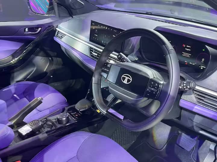 ਕੈਬਿਨ- ਇੱਥੇ ਸਭ ਤੋਂ ਵੱਡਾ ਬਦਲਾਅ ਇੰਟੀਰੀਅਰ 'ਚ ਦੇਖਿਆ ਗਿਆ ਹੈ। ਜਿਸ ਵਿੱਚ ਨਵੇਂ ਇੰਸਟਰੂਮੈਂਟ ਕਲੱਸਟਰ ਦੇ ਨਾਲ, ਇੱਕ ਨਵਾਂ ਲੁੱਕ ਸਟੀਅਰਿੰਗ ਵ੍ਹੀਲ, ਟੱਚ ਕੰਟਰੋਲ ਅਤੇ ਇੱਕ ਨਵਾਂ ਡੈਸ਼ਬੋਰਡ ਵੀ ਹੈ। ਮੌਜੂਦਾ Nexon ਵਿੱਚ ਇੱਕ ਵੱਡੀ ਟੱਚਸਕਰੀਨ ਸੀ, ਪਰ ਨਵੇਂ ਕੈਬਿਨ ਵਿੱਚ ਇਹ ਸਧਾਰਨ ਪਰ ਆਧੁਨਿਕ ਦਿੱਖ ਦੇ ਨਾਲ ਵਧੀਆ ਦਿਖਾਈ ਦਿੰਦਾ ਹੈ। ਇਸ ਵਿੱਚ ਇੱਕ ਨਵਾਂ ਅੰਦਰੂਨੀ ਰੰਗ ਅਤੇ ਇੱਕ ਨਵਾਂ ਗੇਅਰ ਲੀਵਰ ਵੀ ਹੈ। ਇਸ ਤੋਂ ਇਲਾਵਾ ਇੰਸਟਰੂਮੈਂਟ ਕਲੱਸਟਰ 'ਚ ਵੱਡੇ ਬਦਲਾਅ ਦੇ ਨਾਲ ਡਾਇਲ 'ਤੇ ਨੇਵੀਗੇਸ਼ਨ ਵਿਊ ਨੂੰ ਵੀ ਵਧਾਇਆ ਜਾ ਸਕਦਾ ਹੈ।