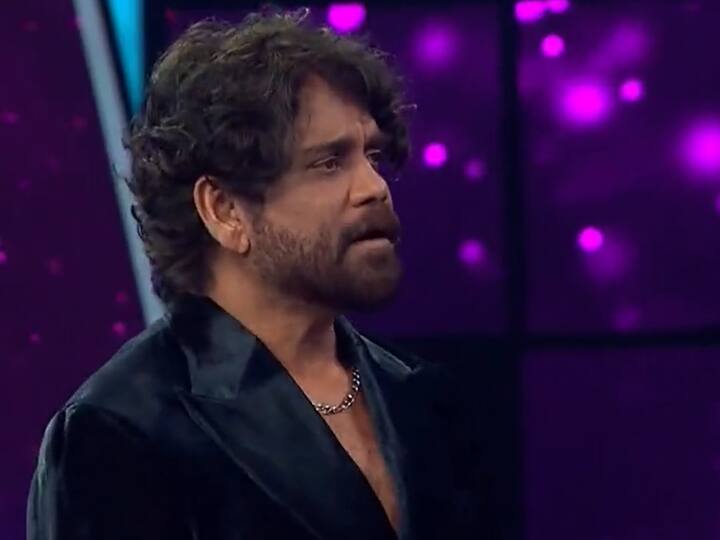 நாகார்ஜூனாவின் விசாரிப்புக்கு பதிலளித்த விஜய்தேவரகொண்டா, குஷி படத்தின் புரோமோஷனுக்காகவும், சிகிச்சைக்காவும் சமந்தா அமெரிக்கா சென்றுள்ளதாக தெரிவித்தார்.தொடர்ந்து பேசிய நாகார்ஜூனா குஷி படத்தில் விஜய் தேவரகொண்டாவும், சமந்தாவும் போட்டி போட்டு கொண்டு நடித்துள்ளதாகவும் பாராட்டியுள்ளார்.