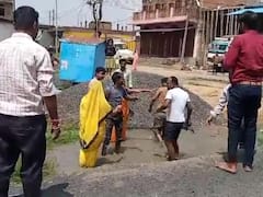 सिंगरौली: दबंगों ने स्कूल में टीचर को पीटा, पुलिस ने आरोपी के बजाय पीड़ित शिक्षक के खिलाफ दर्ज की FIR