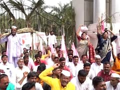 Pune Farmers Protest : थकीत ऊस बिलाबाबत पुणे साखर संकुलासमोर शेतकऱ्यांच भीख मांगो आंदोलन