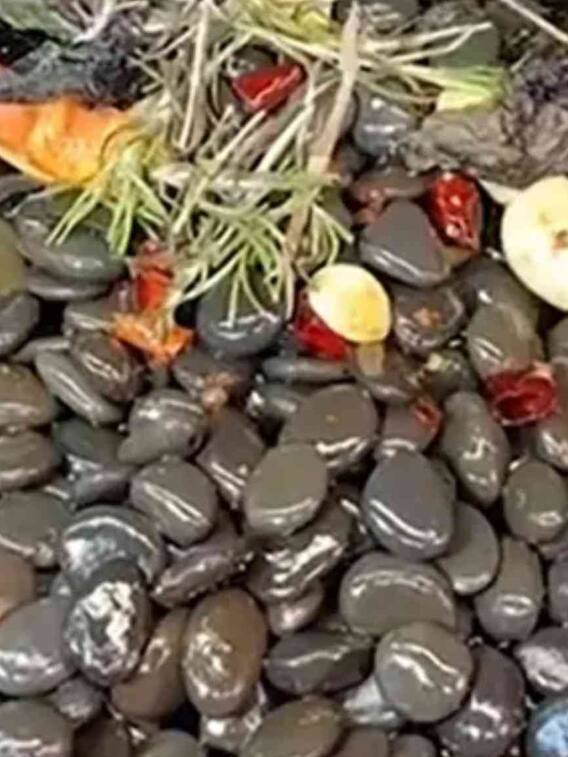 यहां के लोग मजे से चूस कर खाते हैं पत्थर