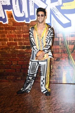 Fukrey 3 Trailer: पुलकित सम्राट पर चढ़ा रणवीर सिंह का खुमार! तो बॉडीकोन ड्रेस में कहर ढहाती दिखीं ऋचा चड्ढा, देखिए बाकी स्टार कास्ट का लुक