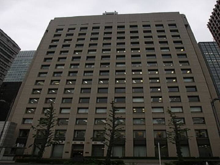 वहीं इस लिस्ट में तीसरे और चौथे स्थान पर चीन के दो बैंक इंडस्ट्रियल एंड कमर्शियल बैंक ऑफ चाइना लिमिटेड और एग्रीकल्चर बैंक ऑफ चाइना के नाम हैं. इंडस्ट्रियल एंड कमर्शियल बैंक ऑफ चाइना लिमिटेड का मार्केट कैप 194.56 बिलियन डॉलर है. वहीं  एग्रीकल्चर बैंक ऑफ चाइना का मार्केट कैप 160.68 बिलियन डॉलर है.