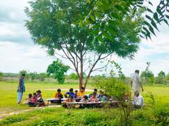 PHOTOS: बिहार के गया का अनोखा स्कूल, लाखों का पैकेज छोड़ घने बीहड़ जंगल में पति-पत्नी चला रहे गुरुकुल