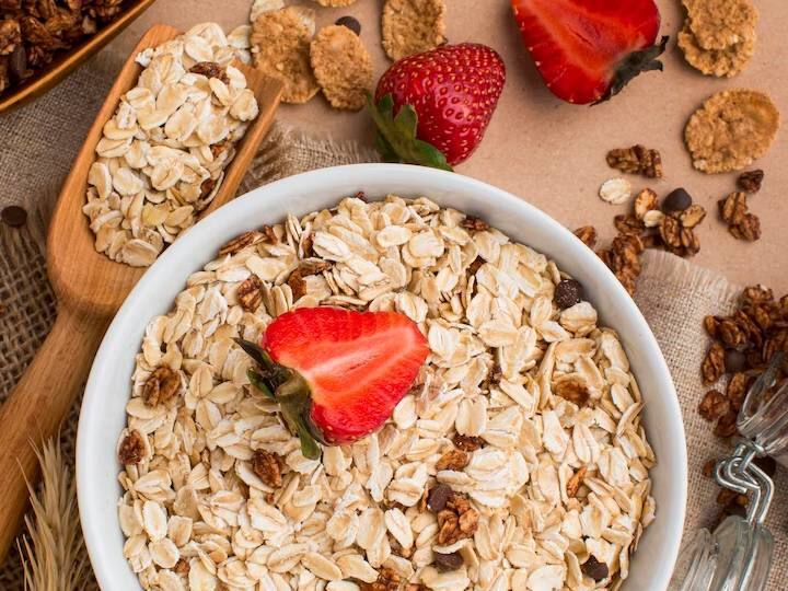 పాయసం ఎలా చేయాలో ఇప్పుడు చూసేద్దాం. ముందుగా జీడిపప్పులను కొద్దిగా నెయ్యిలో బంగారు రంగు వచ్చే వరకు వేయించి పక్కన పెట్టుకోవాలి.