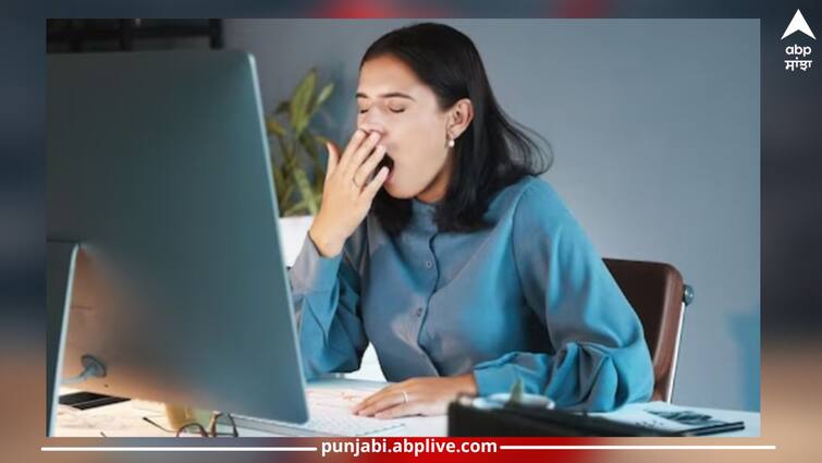 Health Tips: Be careful Yawning all day and feeling tired, consider it a sign of danger, these diseases Health Tips: ਸਾਵਧਾਨ! ਸਾਰਾ ਦਿਨ ਆਉਂਦੀਆਂ ਉਬਾਸੀਆਂ ਤੇ ਥਕਾਵਟ ਹੁੰਦੀ ਮਹਿਸੂਸ, ਸਮਝੋ ਖਤਰੇ ਦੀ ਘੰਟੀ, ਇਨ੍ਹਾਂ ਬਿਮਾਰੀਆਂ ਦਾ ਸੰਕੇਤ