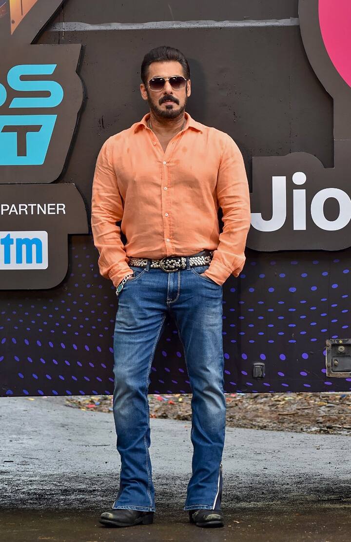 'तुम्ही शुमाकरलाही  (Michael Schumacher) गाडी दिली, तर तोही तिकडे इतक्या वेगाने गाडी चालवू शकणार नाही. पण ही बातमी खूप मोठी झाली कारण, सलमान खानचा ड्रायव्हर गाडी चालवत होता. आम्ही अजूनही खटला लढत आहोत.' असं सलमानने त्यावेळी सांगितलं होतं.