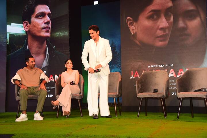 विजय वर्मानं 'जाने जान'  या चित्रपटात  करण आनंद नावाच्या पोलिसाची भूमिका साकारली आहे.