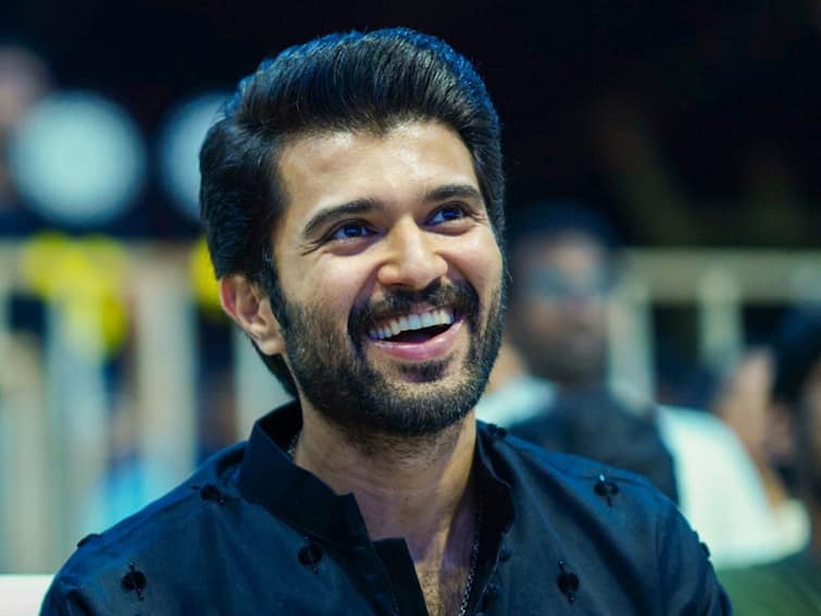 Vijay Devarakonda shared an application form on social media to donate 1 Crore rupees to 100 Families 'ఖుషి' కోటి సాయం - చెప్పినట్లుగానే 100 ఫ్యామిలీలను ఎంపిక చేస్తున్న విజయ్ దేవరకొండ!