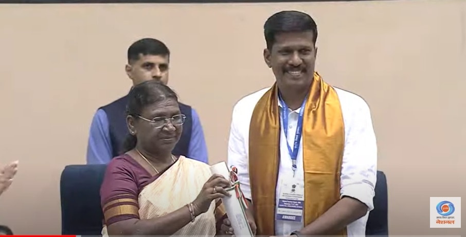 National Teachers Award: காட்வின் வேதநாயகம், மாலதி உள்ளிட்ட 75 பேருக்கு தேசிய நல்லாசிரியர் விருது; வழங்கிய குடியரசுத் தலைவர்! 