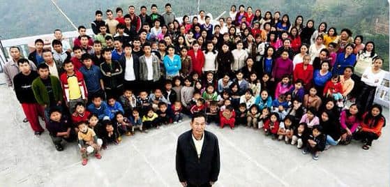Mizoram man 39 wives biggest family in the world largest family harish salve Largest Family: ਉਹ ਵਿਅਕਤੀ, ਜਿਸ ਨੇ ਕੀਤੇ 39 ਵਿਆਹ, ਹਰ ਪਤਨੀ ਨੂੰ ਇੱਕੋ ਘਰ 'ਚ ਰੱਖਿਆ!