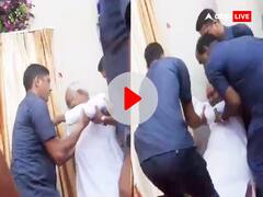 शिक्षक दिवस के कार्यक्रम में गिर गए नीतीश कुमार, सुरक्षाकर्मियों ने संभाला, पटना यूनिवर्सिटी पहुंचे थे CM