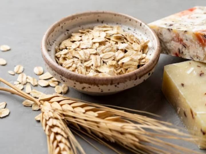 చిక్కబడే వరకు ఉడికించాలి. తరువాత యాలకుల పొడి, బెల్లం తురుము లేదా స్టీవియా వేసి బాగా కలిసేలా చూసుకోవాలి.