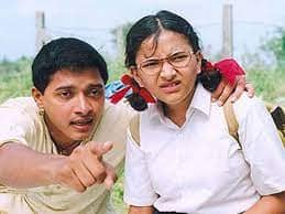 একজন বধির এবং মূক উচ্চাকাঙ্ক্ষী ক্রিকেটার এবং তার পরামর্শদাতার সম্পর্ক নিয়ে তৈরি হয়েছিল 'ইকবাল'। মুখ্য় ভূমিকার অভিনয় করেছেন নাসিরুদ্দিন শাহ ও শ্রেয়স তোলপাড়ে।