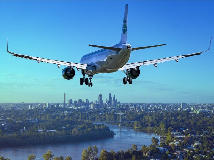 Delta Flight Forced To Turn Back To Atlanta Due To Passenger Diarrhea Health Risk भयंकर 'दस्त' से परेशान यात्री ने गंदी कर दी पूरी फ्लाइट, पायलट को करानी पड़ गई इमरजेंसी लैंडिंग