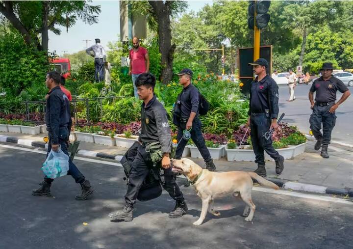 ਹੁਣ ਅਜਿਹੀ ਸਥਿਤੀ ਵਿੱਚ, ਜੇਕਰ ਕੋਈ ਵਿਅਕਤੀ ਗਲਤੀ ਨਾਲ ਪ੍ਰਗਤੀ ਮੈਦਾਨ ਯਾਨੀ ਜੀ-20 ਦੇ ਸਥਾਨ ਦੇ ਨੇੜੇ ਪੈਦਲ ਚਲਾ ਜਾਵੇ ਤਾਂ ਕੀ ਹੋਵੇਗਾ?