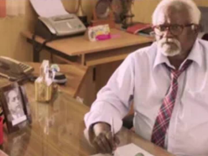 'பரியேறும் பெருமாள்' படத்தில் பூ ராமு கேரக்டர். சாதிய அடக்குமுறையிலிருந்து ஒருவர் தன்னை விடுவித்துக்கொள்ள கல்விதான் சிறந்த ஆயுதம் என்பதை ஆணித்தரமாக உணர்த்தியிருக்கும் கேரக்டர். 'அன்னைக்கு என்னைய அடக்கணும்னு நெனைச்சவன்லாம் இன்னைக்கு ஐயா சாமின்னு கும்பிடுறான்' என படிப்பு ஒருவரை எந்த அளவுக்கு உயர்த்தும் என்பதை சிறப்பாக காட்சிப்படுத்தப்பட்டிருக்கும்.