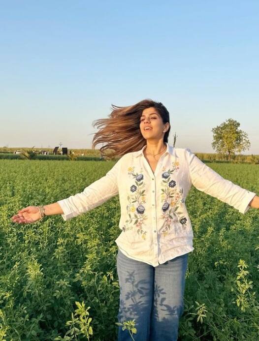 क्या आप जानते हैं शाहरुख खान की वजह से पूजा ददलानी करोड़ों रुपए फीस के तौर पर कमाती हैं. पूजा की नेट वर्थ 45-50 करोड़ रुपए है.