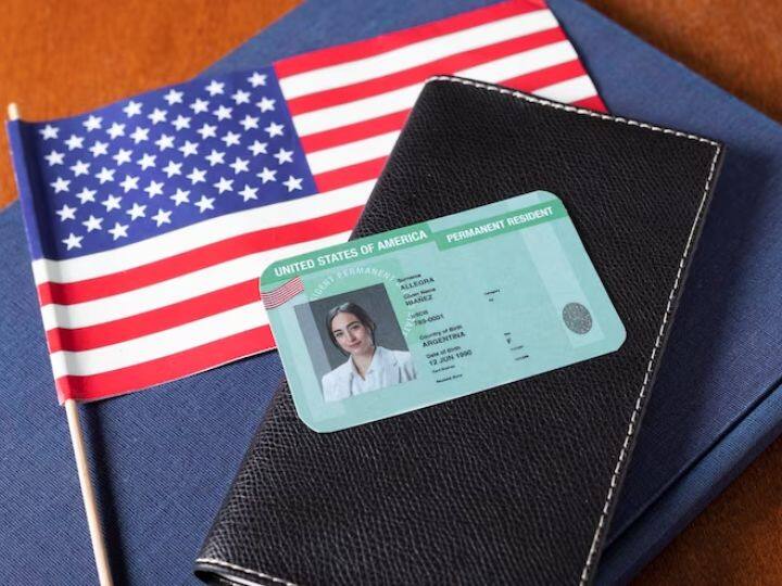 US Green Card Backlog 4.24 Lakh Applicants Die Indian Waitlist For Permanent Residence Green Card Backlog: ग्रीन कार्ड का इंतजार करते हुए मर जाएंगे 4.24 लाख लोग! वेटिंग लिस्ट में 90% भारतीय भी शामिल