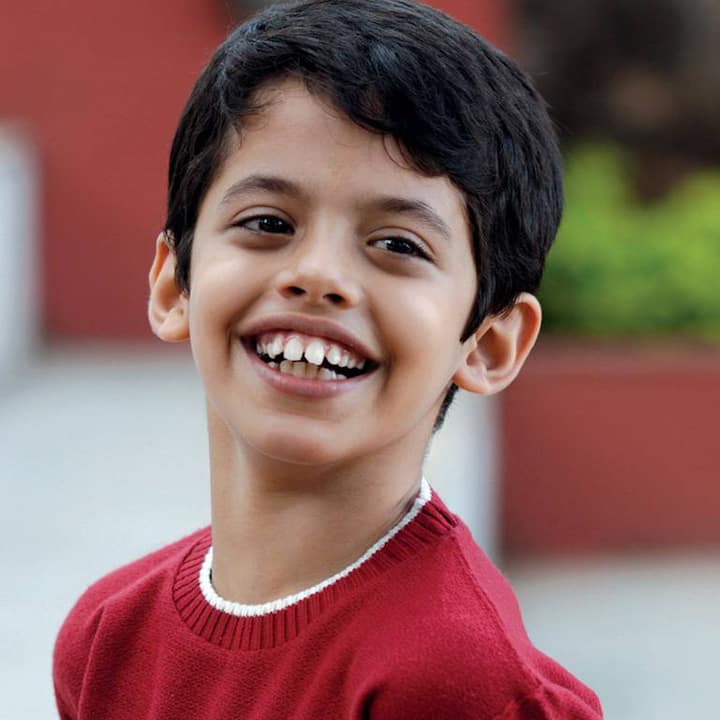 আমির খান অভিনীত,'তারে জমিন পার' একটি ডিসলেক্সিক শিশু এবং তার শিল্প শিক্ষকের গল্প।