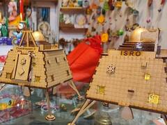 Chandrayaan 3: वाराणसी में लकड़ी पर बना चंद्रयान 3 का मॉडल, PM मोदी और CM योगी को किया जाएगा भेंट, देखें तस्वीरें