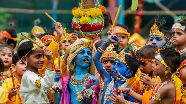 Dahi Handi Celebration In Mumbai:কৃষ্ণ জন্মাষ্টমী উপলক্ষ্যে তোড়জোড় শুরু হয়েছে দেশের নানা প্রান্তে। এর মধ্যে 'দহি হান্ডি উৎসব'-এর কথা ভুলে গেলে চলে?