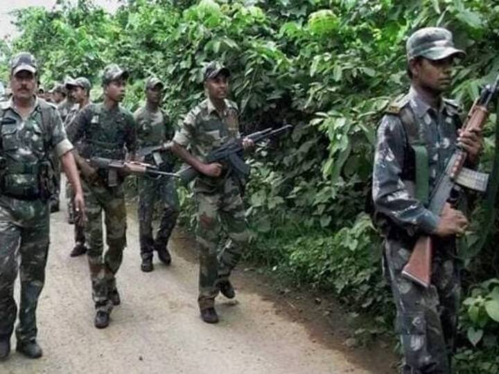 Chhattisgarh Encounter between CRPF and Maoists in Sukma forests jawans killed 2 prize Naxalites ANN Chhattisgarh Naxalite Encounter: सुकमा के जंगलों में CRPF और माओवादियों के बीच मुठभेड़, जवानों ने 2 ईनामी नक्सलियों को किया ढेर