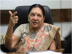 यूपी की राज्यपाल आनंदीबेन पटेल बोलीं- 'सरकार से अपेक्षा मत रखिए, अगर अपनी बेटी प्यारी है तो...'