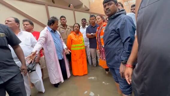 GHMC Mayor Gadwal Vijayalakshmi In Flood Effected Areas : పునరావాస కేంద్రాల పరిశీలన