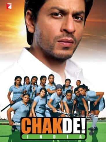 फिल्म ‘चके दे इंडिया’ वैसे तो स्पोर्ट्स बेस्ड फिल्म है लेकिन इसमें एक कोच और उसके प्लेयर्स के बीच की बॉन्डिंग दिखाई गई है. एक पूर्व हॉकी स्टार पर अपने देश से गद्दारी करने का आरोप है. हालांकि वह अपनी वफादारी साबित करने के लिए भारतीय महिला राष्ट्रीय हॉकी टीम को ट्रेंड रने का फैसला करता है. शाहरुख खान ने फिल्म में कबीर खान का रोल प्ले किया है. ये यह फिल्म 2007 में रिलीज़ हुई थी और हिट रही थी.