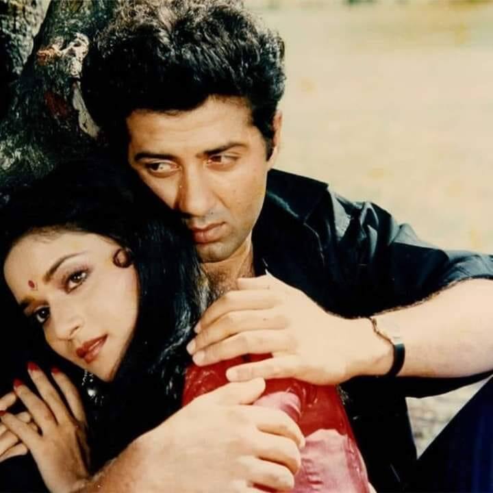 लेकिन इस फिल्म के ब्लॉकबस्टर हिट होने के बावजूद सनी और माधुरी दोबारा किसी भी फिल्म में साथ नजर नहीं आए. इसके पीछे की वजह ये है कि उस वक्त सनी एक्शन हीरो के तौर पर अपनी पहचान बना रहे थे. वहीं माधुरी अपने डांस से लोगों का दिल जीत रही थी.