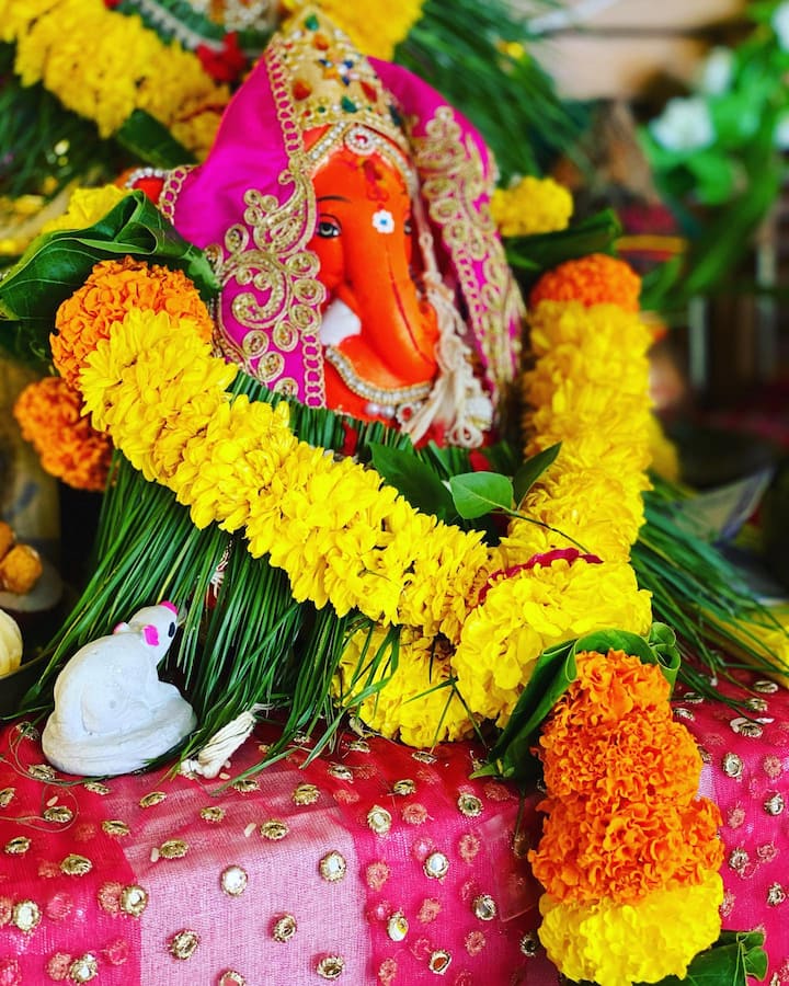 एक्टर ने अपने घर में एक छोटा सा मंदिर भी बनाया हुआ है. जहां उन्होंने गणपति बप्पा को स्थापित किया है.