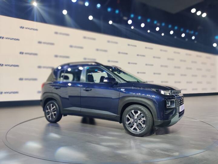 इस लिस्ट में पहला नाम हुंडई एक्सटर का है. 1197cc इंजन के साथ आने वाली ये माइक्रो एसयूवी 27.1 किमी/किग्रा का माइलेज देने में सक्षम है. इस 5 सीटर कार को 6-10.10 लाख रुपए की कीमत पर खरीदा जा सकता है.