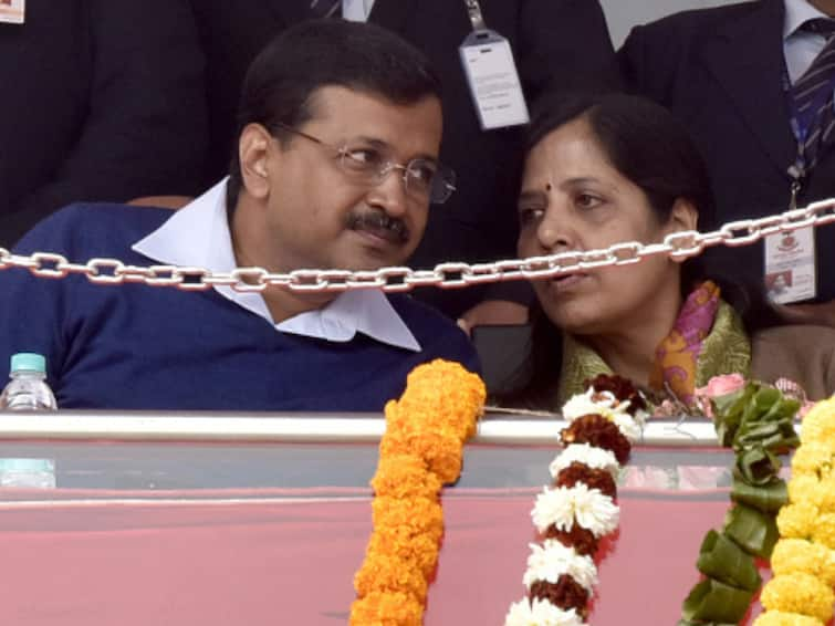 Delhi Court Summons Delhi CM’s Wife Sunita Kejriwal For Being Registered As Voter In 2 Constituencies Delhi Court Summons Delhi CM’s Wife Sunita Kejriwal For Being Registered As Voter In 2 Constituencies