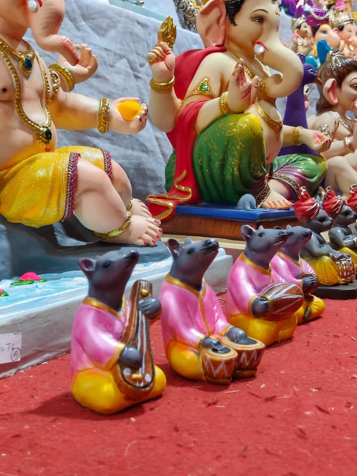 गणेशोत्सव म्हटलं की, गणपतीच्या वेगवेगळ्या मूर्ती बघायला मिळतात.