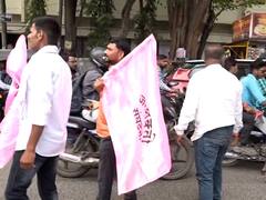 Pune Farmers Protest : थकीत ऊस बिलाबाबत पुणे साखर संकुलासमोर शेतकऱ्यांच भीख मांगो आंदोलन