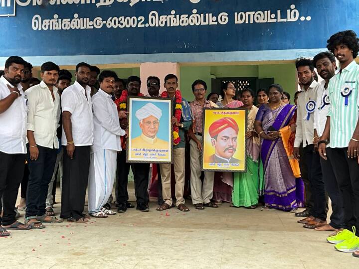 Chengalpattu District Vijay Makkal Iyakkam paid tribute to teachers on the occasion of Teacher's Day TNN கையில் மாலையுடன் பள்ளிக்கு வந்த விஜய் ரசிகர்கள்...ஆசிரியர் தினத்தில் சபாஷ் போட வைக்கும் செயல்