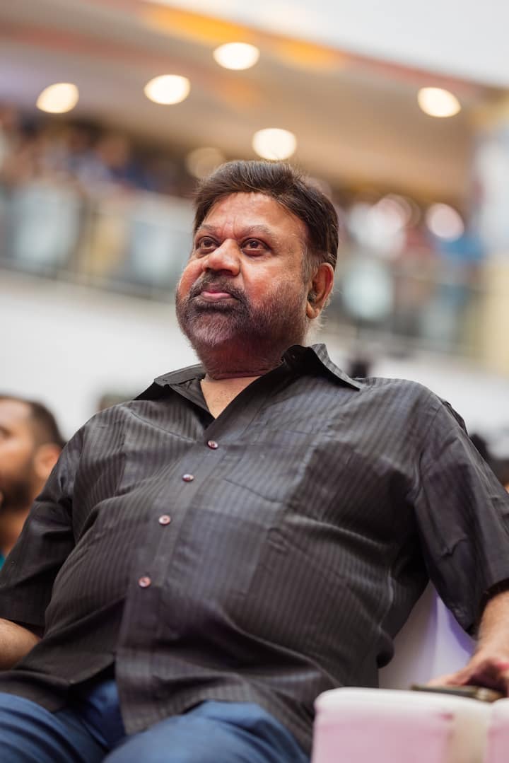 பி.வாசு இயக்கத்தில் ராகவா லாரன்ஸ் நடிப்பில் உருவாகி இருக்கும் சந்திரமுகி 2 படத்தின் டிரெய்லர் 3 ஆம் தேதி வெளியானது. சந்திரமுகி ட்ரெய்லர் வெளியீட்டு விழாவில் எடுக்கப்பட்ட புகைப்படங்களை இங்கு காணலாம்.