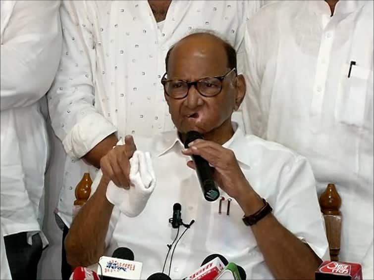 Maharashtra politics girish mahajan cliams sharad pawar met bjp leaders four time 'शरद पवार ने बीजेपी के साथ बैठक की और फिर छुरा घोंप दिया' NCP चीफ पर महाराष्ट्र सरकार के मंत्री का बड़ा आरोप