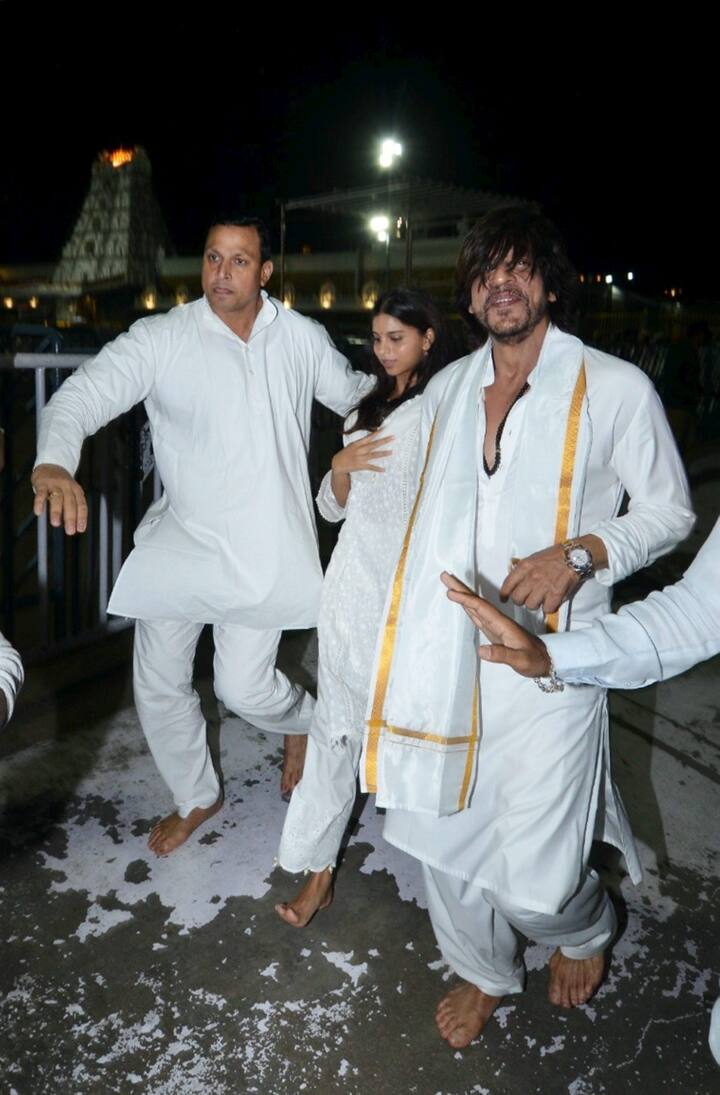 बॉलीवुड के बादशाह शाहरुख खान की जवान को रिलीज होने में दो दिन बचे हैं उससे पहले किंग खान फिल्म की सफलता की कामना लिए तिरुपति मंदिर माथा टेकने पहुंचे.