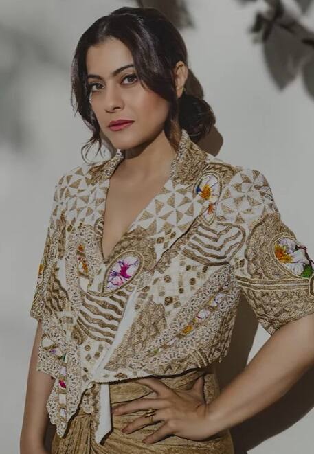 अजय देवगन और काजोल की लव स्टोरी 90s में शुरू हुई थी. कपल की बॉन्डिंग देख कर फैंस हमेशा वंडरिंग करते हैं कि दोनों के बीच कितना कमाल का ताल मेल है. लेकिन एक बार इस ताल मेल को किसी की नजर लग गई थी.