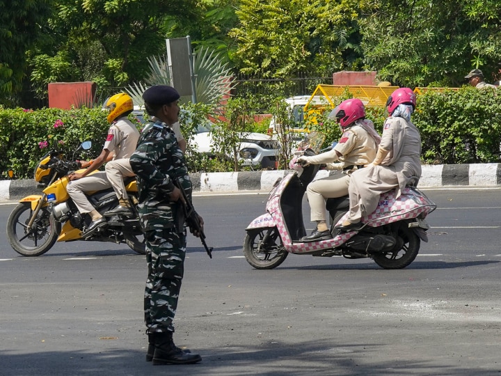 Delhi Traffic Advisory: दिल्ली-NCR में क्या खुलेगा और क्या रहेगा बंद? कहां से जाएं और कहां से नहीं, सभी सवालों के जवाब