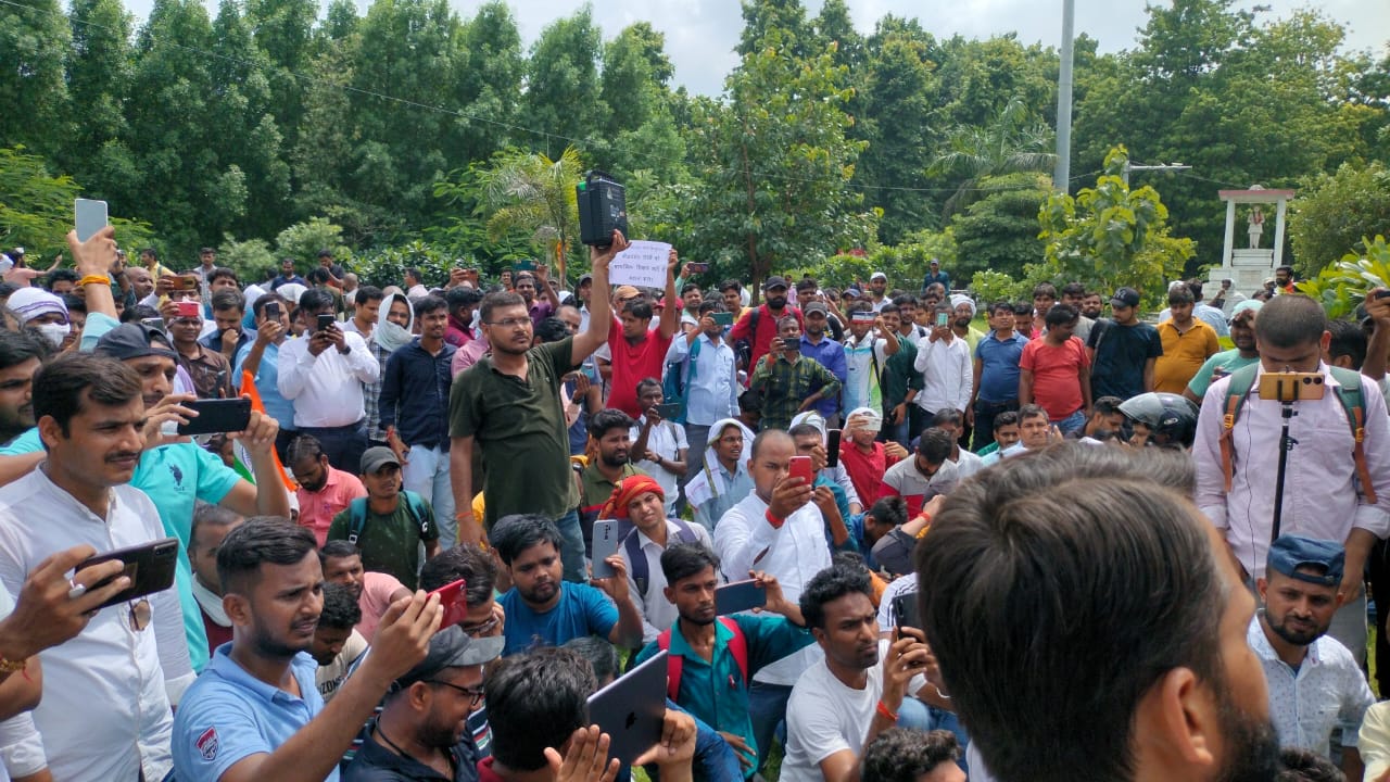 Teachers' Day 2023: नाराज B.Ed धारकों ने प्रयागराज में लगाई महापंचायत, सरकार से की दखल देने की मांग