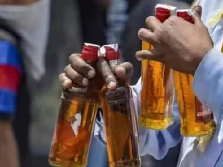 Rajasthan Alwar Action Against Illegal Liquor Supplier Liquor caught worth 55 lakh being taken to Gujarat ann Rajasthan News: दिल्ली मुंबई एक्सप्रेस-वे पर पकड़ी गई 55 लाख की शराब, अवैध रूप से ले जाई जा रही थी गुजरात