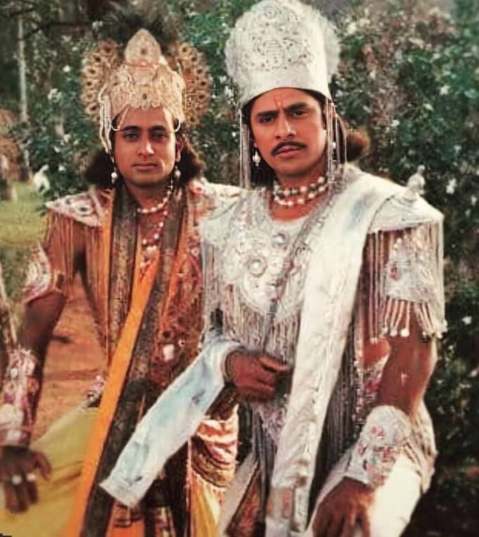 नितीश भारद्वाज ने सुपरहिट टीवी शो महाभारत में 1998 में श्रीकृष्णा की भूमिका निभाई थी. 2003 में वे विष्णु पुराण में भी भगवान श्री कृष्णा बने नजर आए थे.