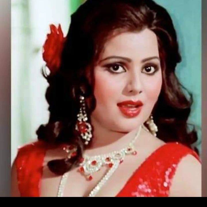 सुलक्षणा और संजीव कुमार फिल्म 'उलझन' में साथ नज़र आए थे इस दौरान वो मन ही मन एक्टर को चाहने लगी थीं. सुलक्षणा ने संजीव कुमार को शादी के लिए प्रपोज़ भी किया लेकिन एक्टर ने मना कर दिया.