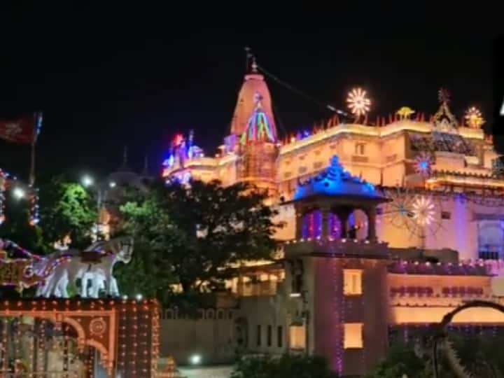 Janmashtami 2023 Puja strict security arrangements regarding Janmashtami in Mathura Janmashtami 2023: जन्माष्टमी उत्सव के लिए सजकर तैयार हुई कृष्ण नगरी मथुरा, चप्पे-चप्पे पर सुरक्षा के कड़े इंतजाम