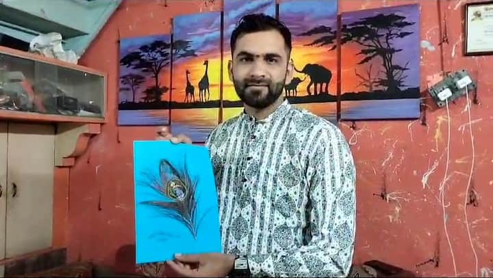 वसईतील न्यू इंग्लिश स्कूलमधील कलाशिक्षक कौशिक दिलीप जाधव यांनी श्रीकृष्ण जन्माष्टमीनिमित्त 