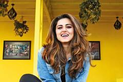 Jawan : शाहरुख खानपेक्षा 19 वर्षांनी लहान अभिनेत्री आईच्या भूमिकेत, जवान चित्रपटामधील ही सौंदर्यवती कोण?